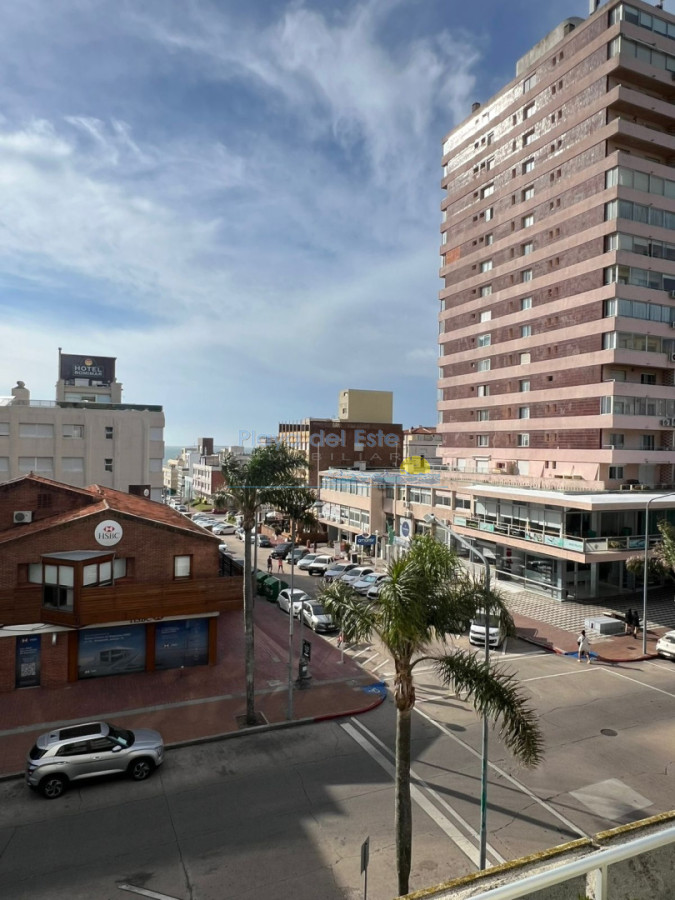 Apartamento en Venta de 3 Dormitorios en la peninsula , Punta del este  - PLA13676A