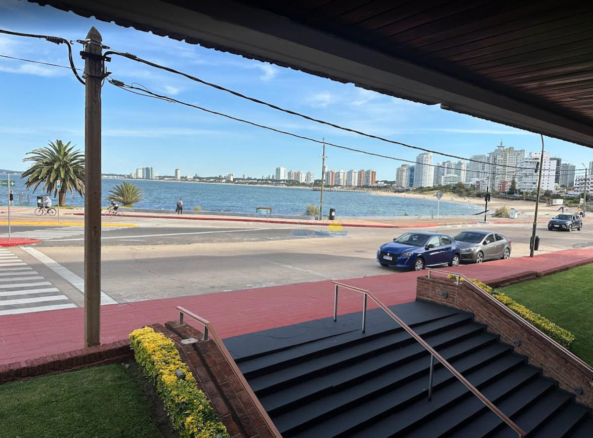 Apartamento en alquiler temporal de 2 dormitorios en Punta del este , Playa mansa , península  - PLA15272A