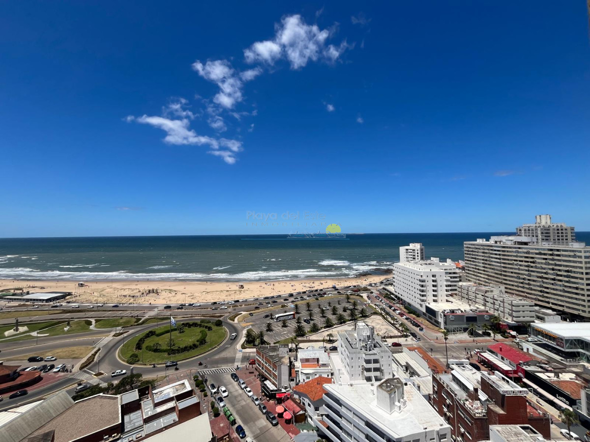 Apartamento de 3 dormitorios en Punta del este , Playa Mansa , Frente al mar  - PLA8074A