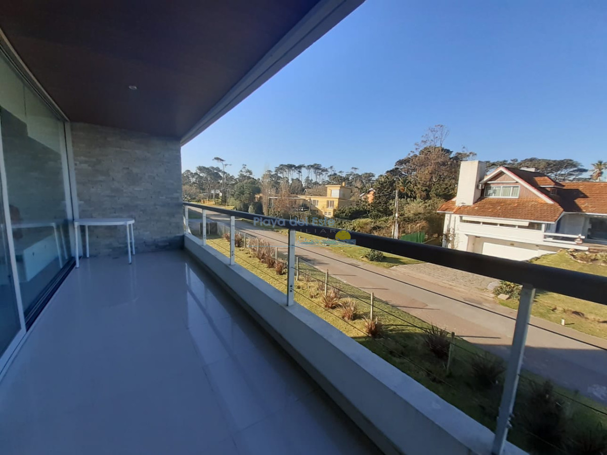 Apartamento en venta de 2 dormitorios en Playa Mansa , Punta del este , Edificio ISABEL  - PLA8500A