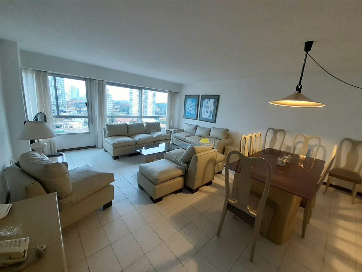 Apartamento en Venta de 3 dormitorios en Torre del plata , Punta del este , Playa brava , a pasos del mar  - PLA12113A