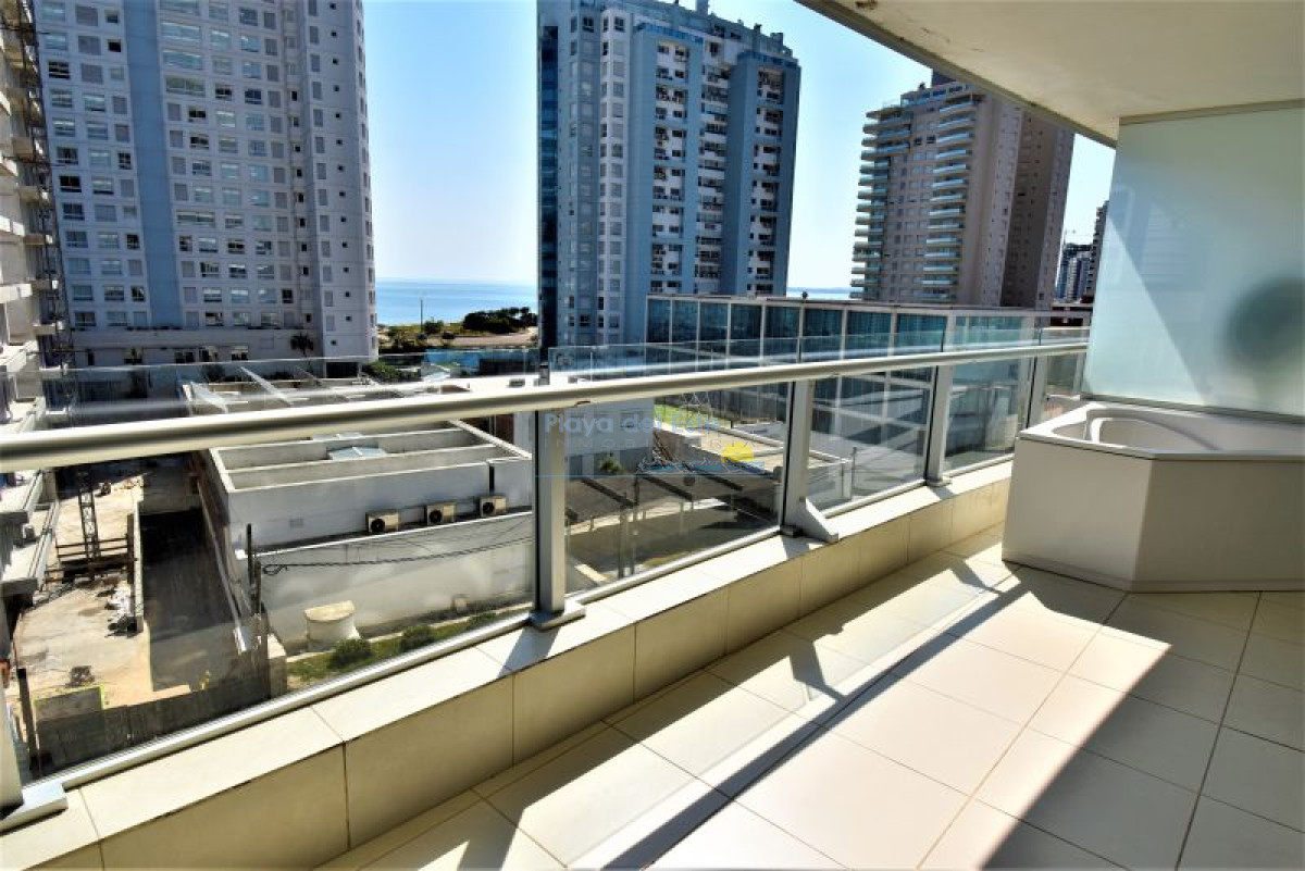 Apartamento en alquiler temporal de 2 dormitorios en Punta del este , Season Tower , Playa mansa - PLA813A