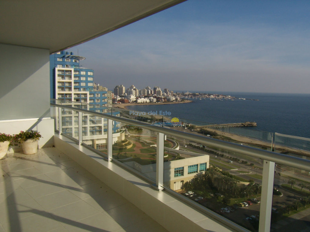 Apartamento en alquiler temporal de 2 dormitorios en Season Tower , Punta del este , Playa mansa  - PLA1228A