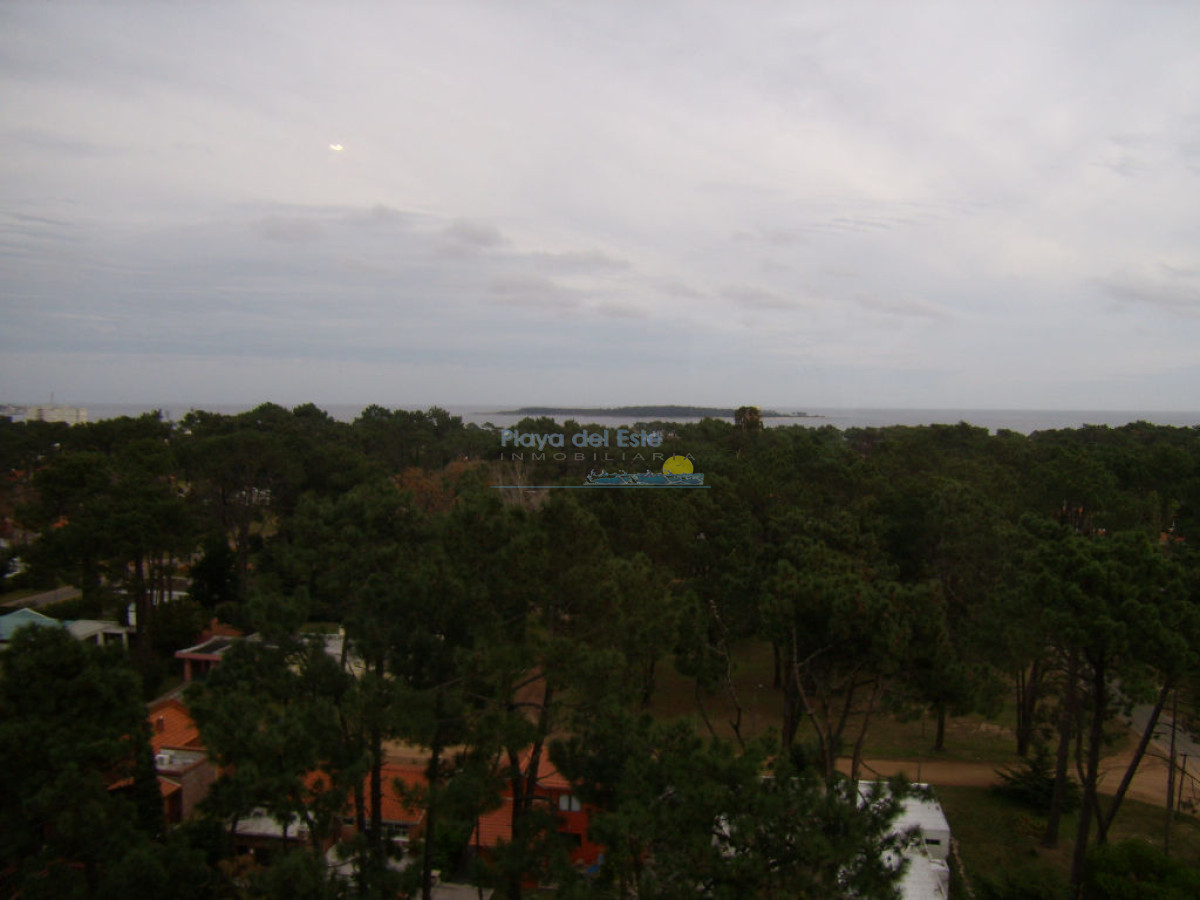 Apartamento en Roosevelt, 2 dormitorios con servicios  - PLA3087A