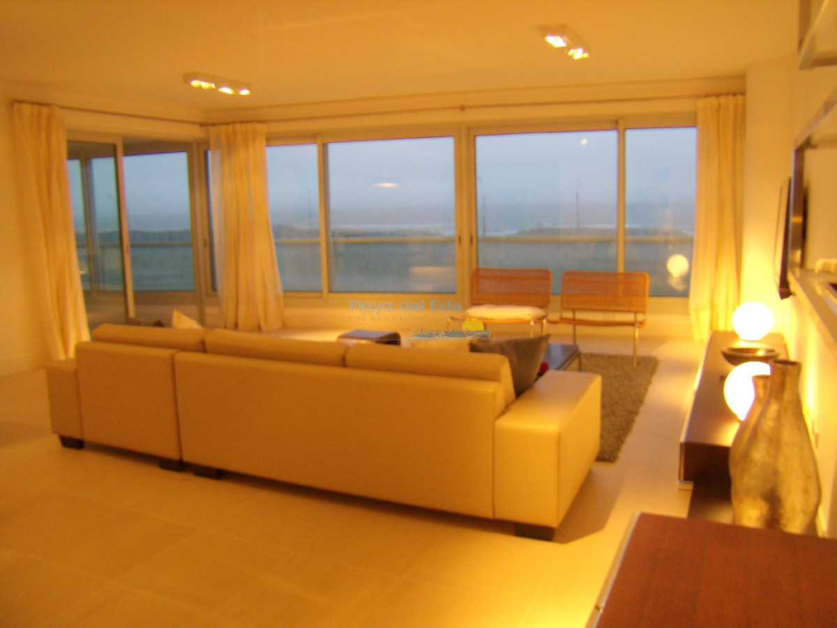Apartamento de 3 dormitorios en Venta en Torre Le parc , Punta del este  - PLA5343A