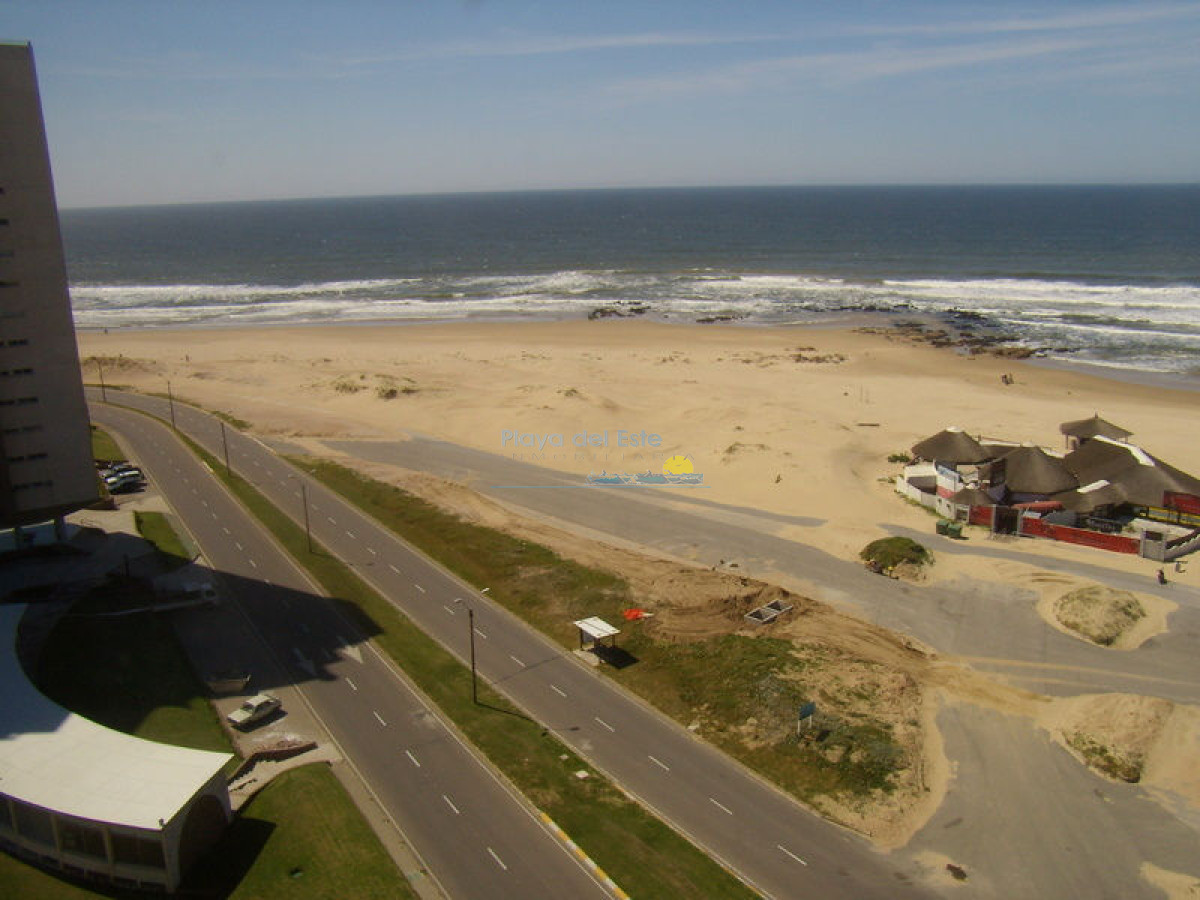 Apartamento en alquiler de temporada de 2 dormitorios en Punta del este ,l Playa brava  - PLA5546A