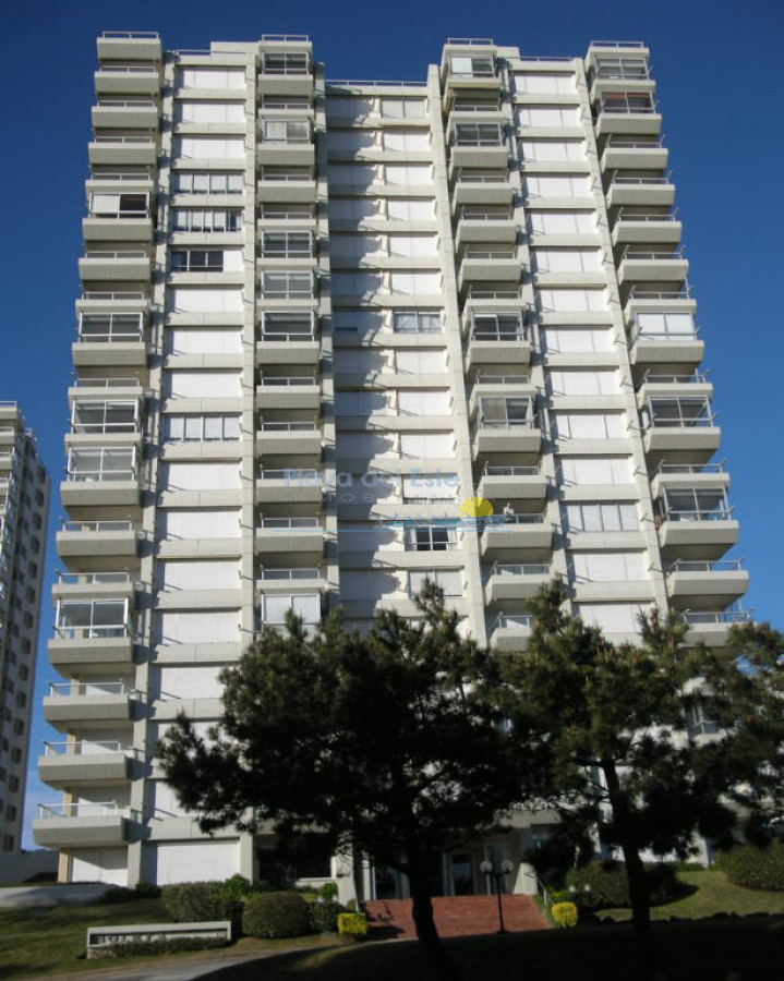 Apartamento en alquiler temporal de 3 dormitorios , Punta del este  - PLA5605A
