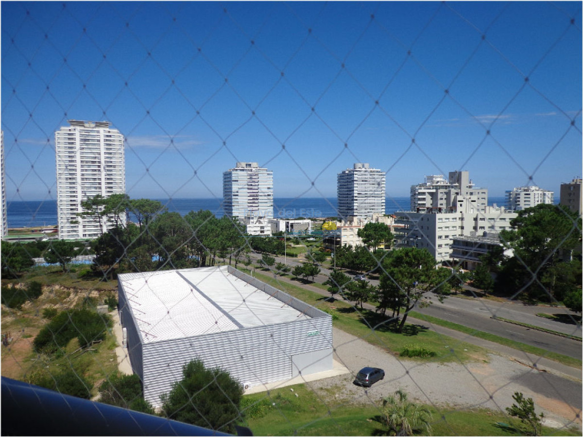 Apartamento en alquiler de temporada de 1 dormitorio en Torre One , Punta del este  - PLA7998A
