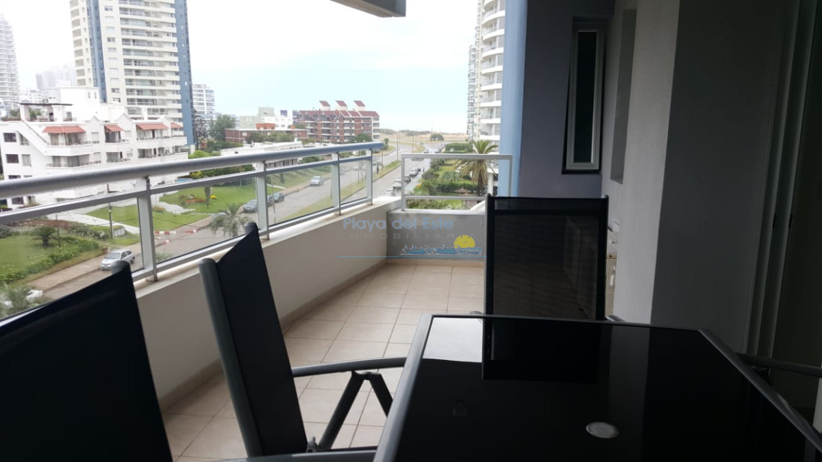Apartamento en alquiler temporal de 2 dormitorios en Punta del este . Playa brava . Playa mansa  - PLA11980A