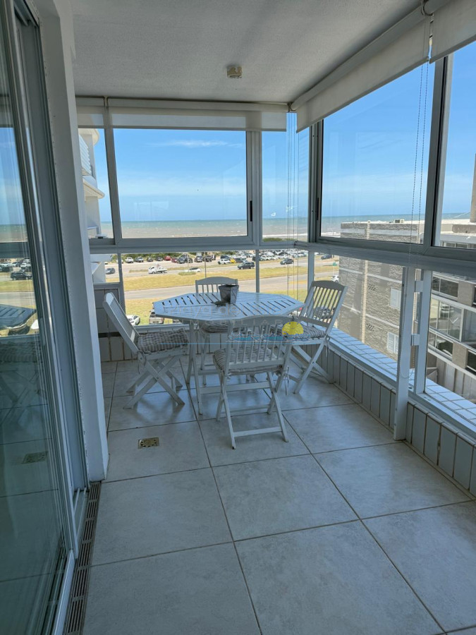 Apartamento en venta de 3 dormitorios y servicio en Torre Nueva York , Punta del este , Playa brava  - PLA6659A