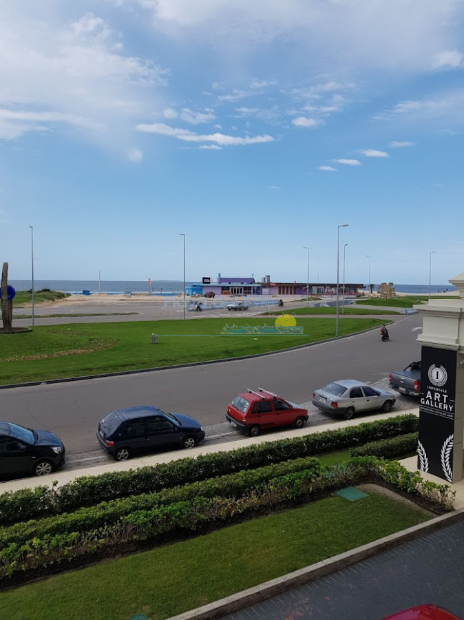 Apartamento de 4 dormitorios en Punta del este , Torre imperiale . Playa brava  - PLA7986A