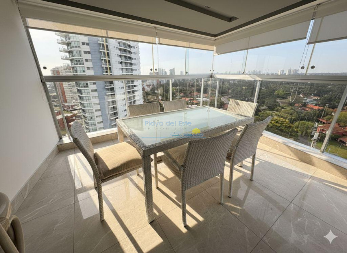 Apartamento de 2 dormitorios en Alquiler Temporal en Punta del este , Miami Boulevard , Playa mansa  - PLA14913A