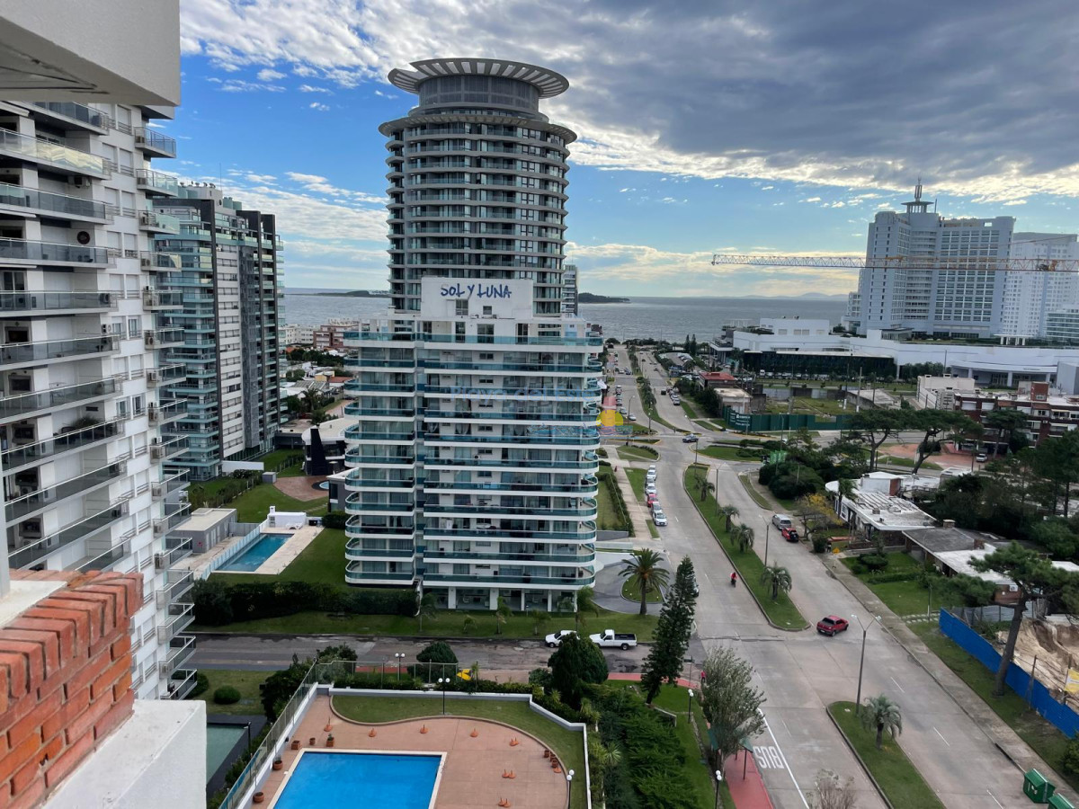 Apartamento de 2 dormitorios en Edificio Long beach , playa brava , Punta del este  - PLA1224A