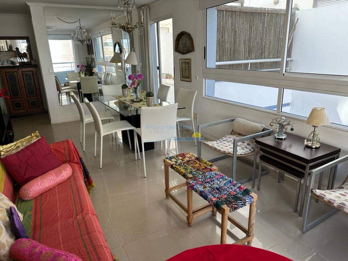Peninsula  a metros de playa brava - PLA13155A