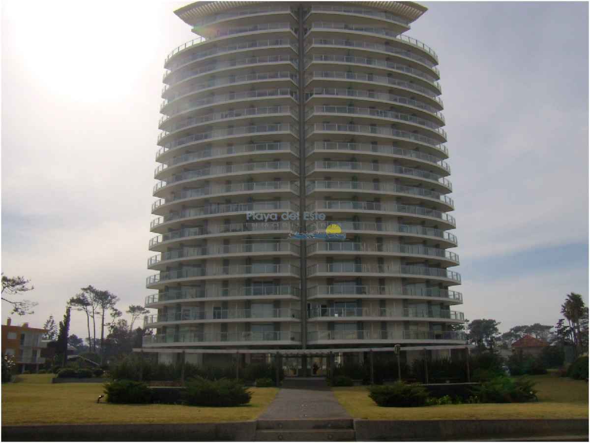 Mansa, piso alto con espectacular vista. - PLA8892A