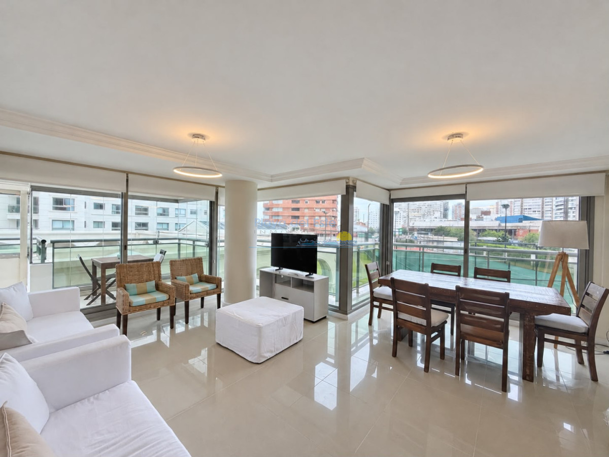 Apartamento en venta de 2 dormitorios en suite en Torre Imperial - Inmobiliaria Playa del Este