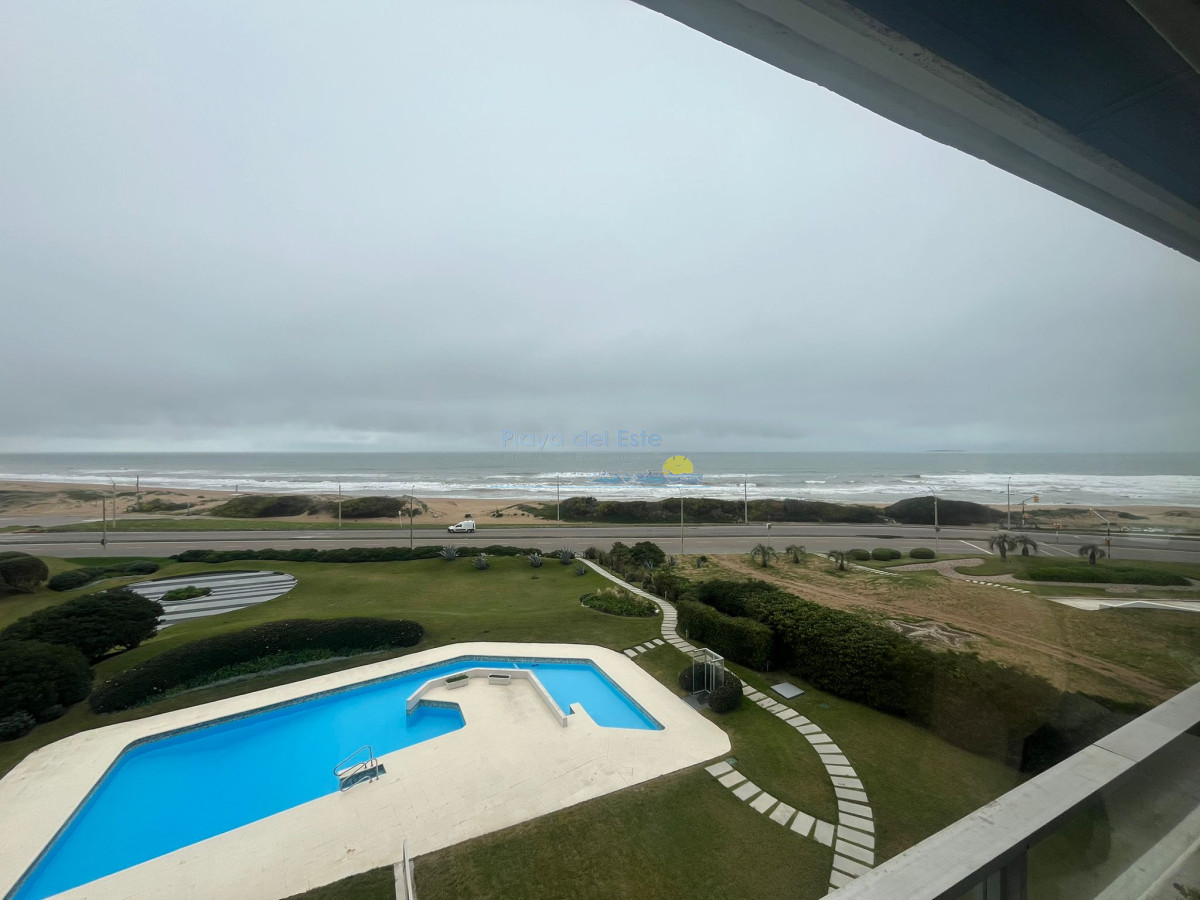 Apartamento en Venta de 3 dormitorios en Punta del este , Edificio Delfin , Vista al mar , Playa brava - Inmobiliaria Playa del Este