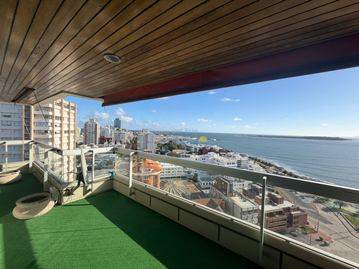 Apartamento de 2 dormitorios y servicio en alquiler anual , Playa mansa - Inmobiliaria Playa del Este