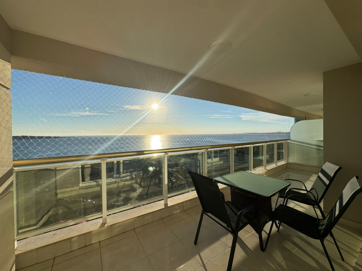 Apartamento en Venta de 3 Dormitorios en Edificio Le Jardin , Punta del este, Playa Mansa 
