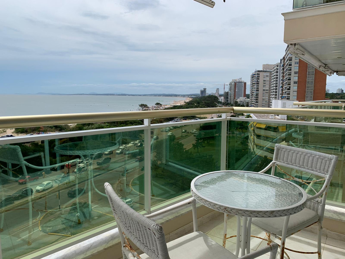 Apartamento de 3 dormitorios en Punta del este , Playa Mansa , Coral Tower 
