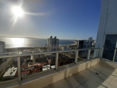Pent house con vista directa a playa mansa 