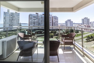 Apartamento en Alquiler en Punta del este 2 dormitorios , Torre imperiale , Playa brava  