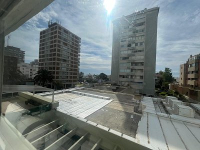 Apartamento de 3 dormitorios en alquiler , Punta del este . torre de las américas , Península 