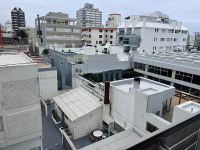Apartamento en venta de dos dormitorios en Punta del Este