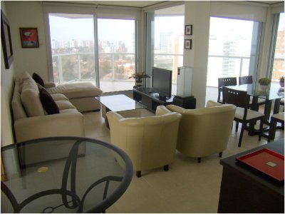 Apartamento de 3 Dormitorios en Alquiler a metros del Mar, Punta del Este Playa Mansa
