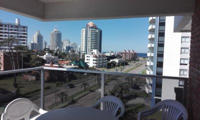 Apartamento en Venta de 2 dormitorios y medio en Punta del este , Playa Brava , Edificio Long Beach