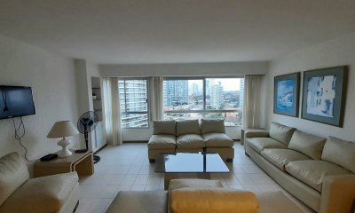 Apartamento en Venta de 3 dormitorios en Torre del plata , Punta del este , Playa brava , a pasos del mar