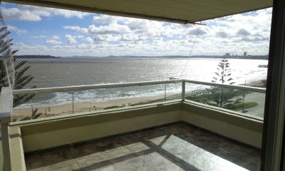 Apartamento en Venta de 3 Dormitorios en Punta del este , Edificio Malecon , Playa Mansa , Vista al mar