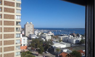 Piso alto con vista al puerto