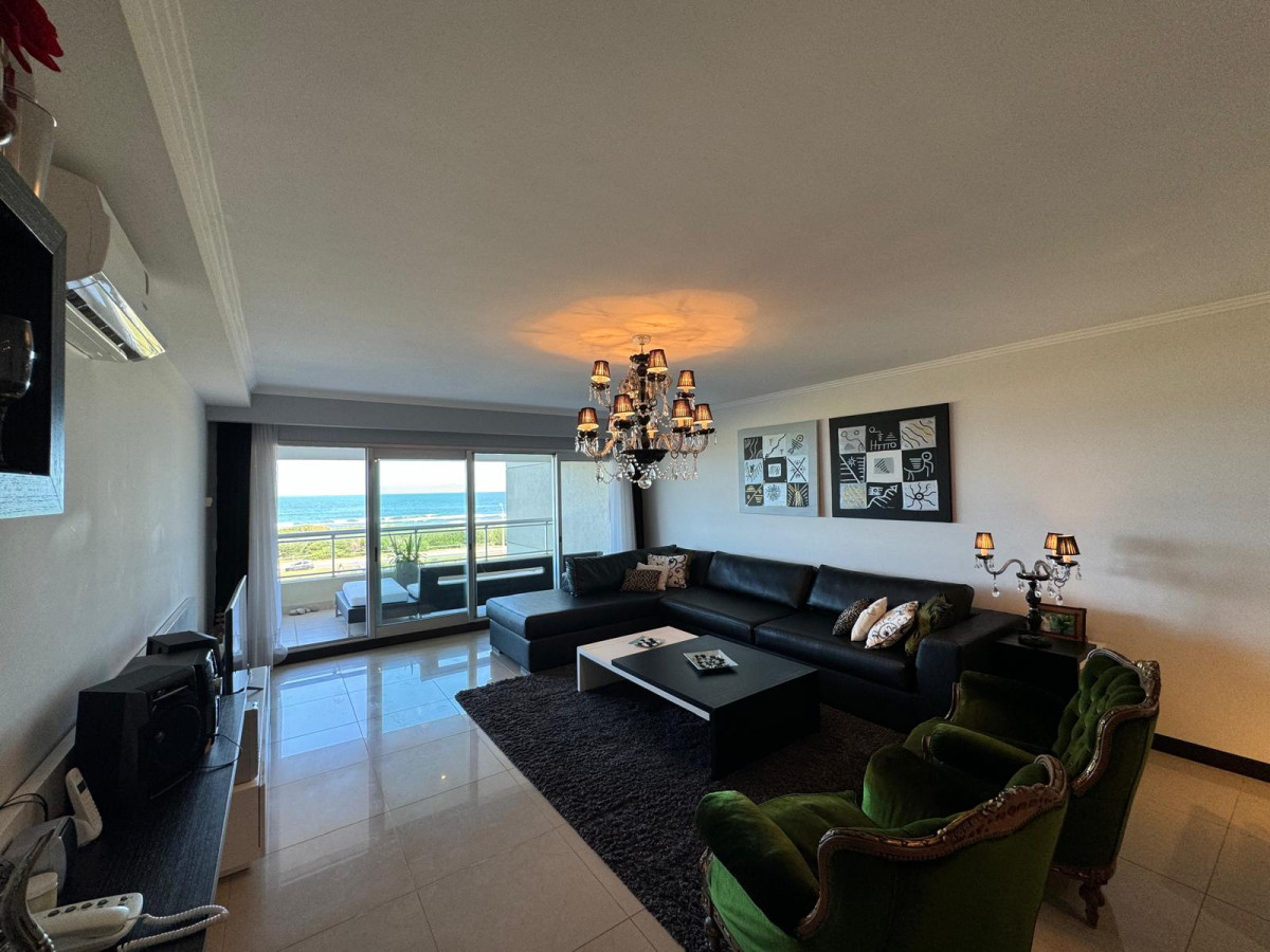 Apartamento en Brava, 3 dormitorios *