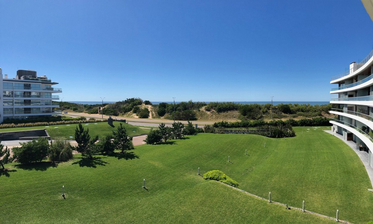 Primera línea sobre Rincón del Indio, Punta del Este