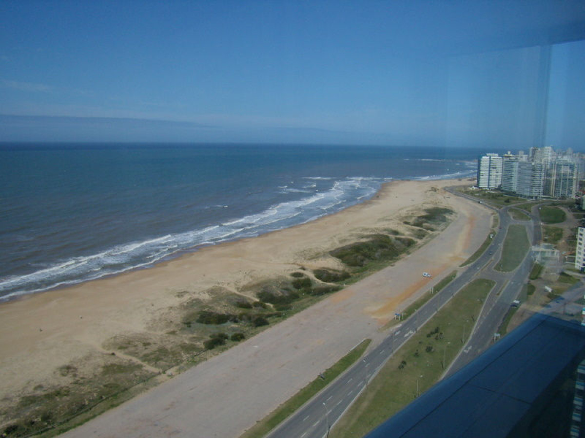 Apartamento en Venta de 3 dormitorios en Torre Le parc , Punta del este 