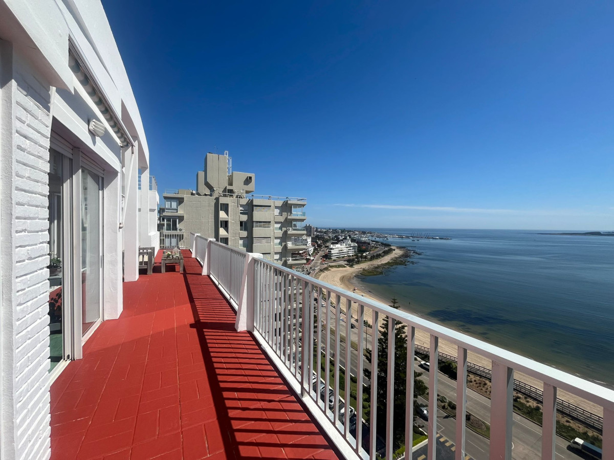 Pent-house en Venta de 2 dormitorios en Edificio Vanguardia , Playa Mansa , Punta del este 