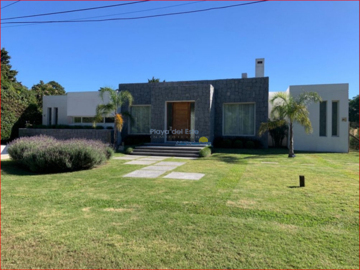 Casa en venta en Beaverly Hills , punta del este  - PLA11865C