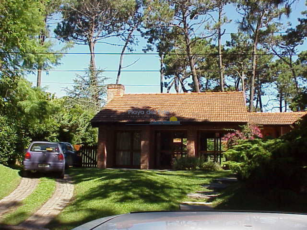 Casa en Alquiler de temporada de 3 dormitorios en Playa mansa , Punta del este  - PLA9930C