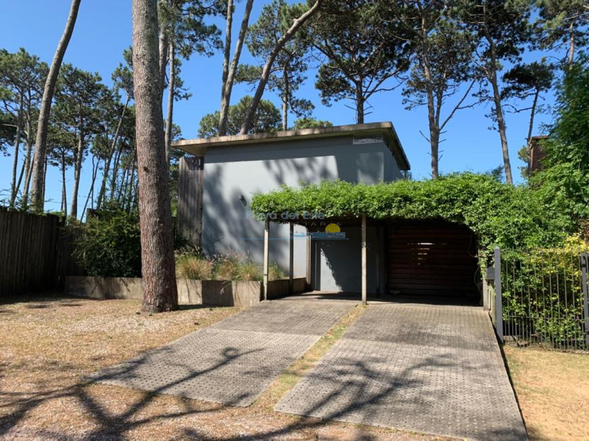 Casa de 3 dormitorios en alquiler temporal en Punta del este  - PLA11218C