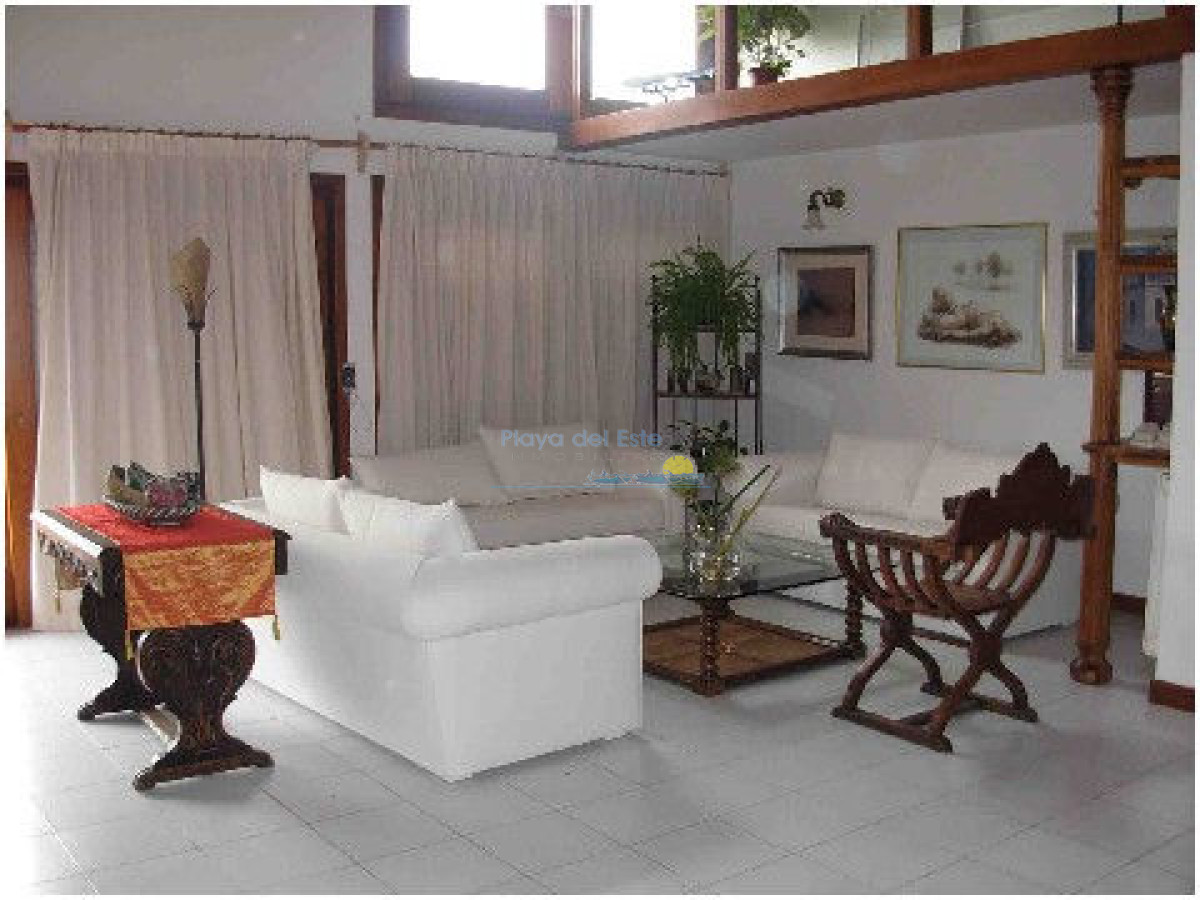 Casa en Mansa, 4 dormitorios * - Inmobiliaria Playa del Este