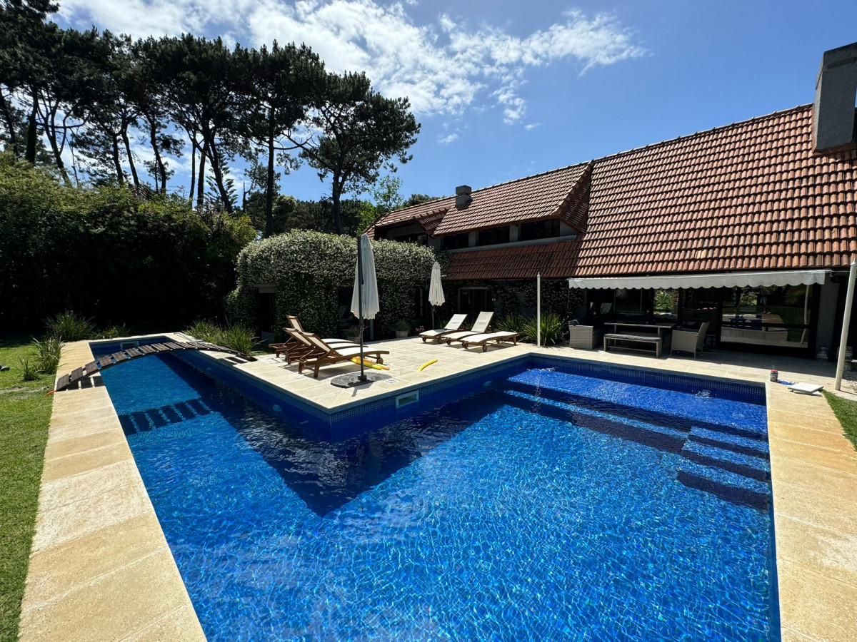 Casa en Alquiler de 5 dormitorios en Punta del este , Lugano , Playa brava 