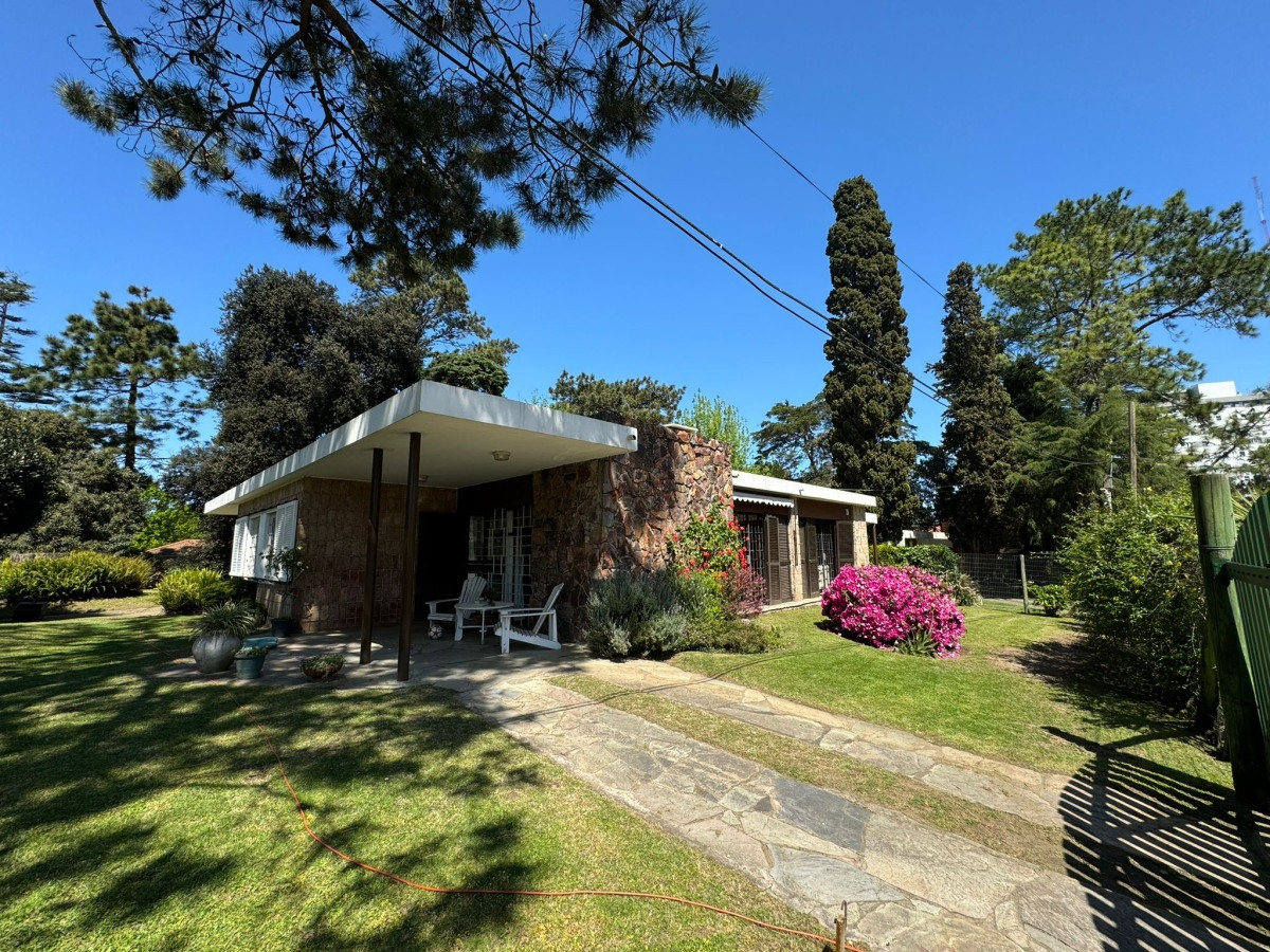 Casa en alquiler temporal de 3 dormitorios en Punta del este , Cantegril 