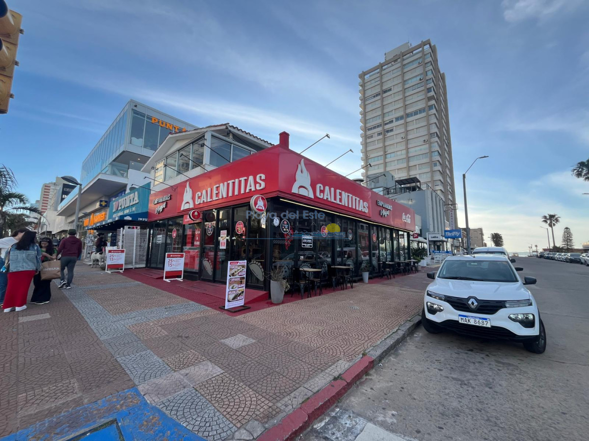 Local Comercial en Punta del este , Península  - PLA11689L