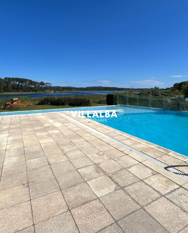 Apartamento ID.4685 - Penthouse en Venta en Terrazas de la Laguna sobre el lago frente al mar.