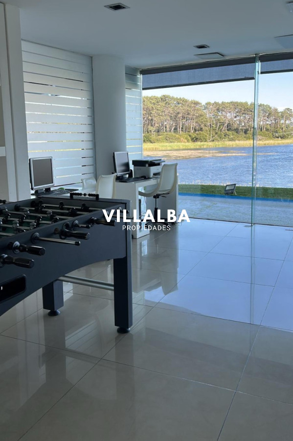 Apartamento ID.4685 - Penthouse en Venta en Terrazas de la Laguna sobre el lago frente al mar.
