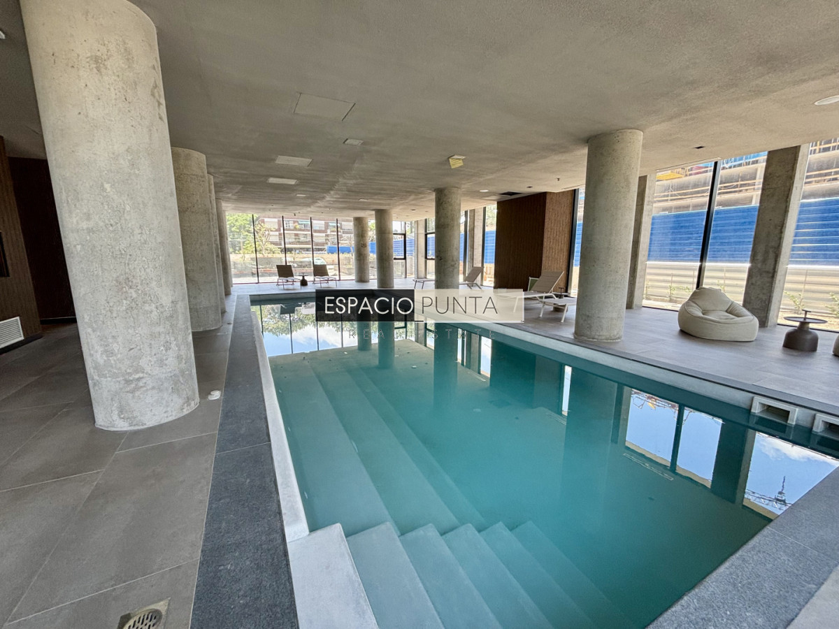 Apartamento ID.4696 - TORRES DEL ESTE | 2 dorm 2 baños desarrollo de lujo en Av. Chiverta, Punta del Este