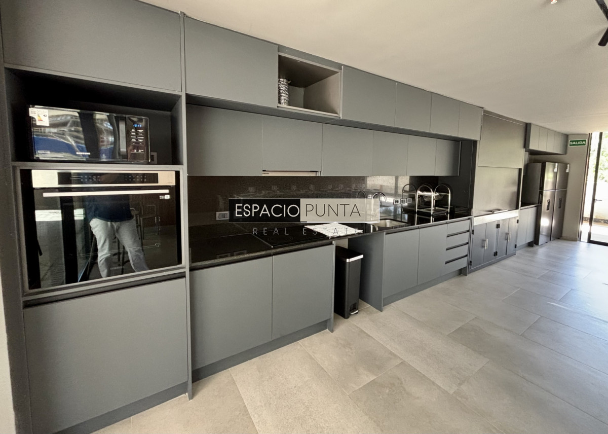 Apartamento ID.4696 - TORRES DEL ESTE | 2 dorm 2 baños desarrollo de lujo en Av. Chiverta, Punta del Este