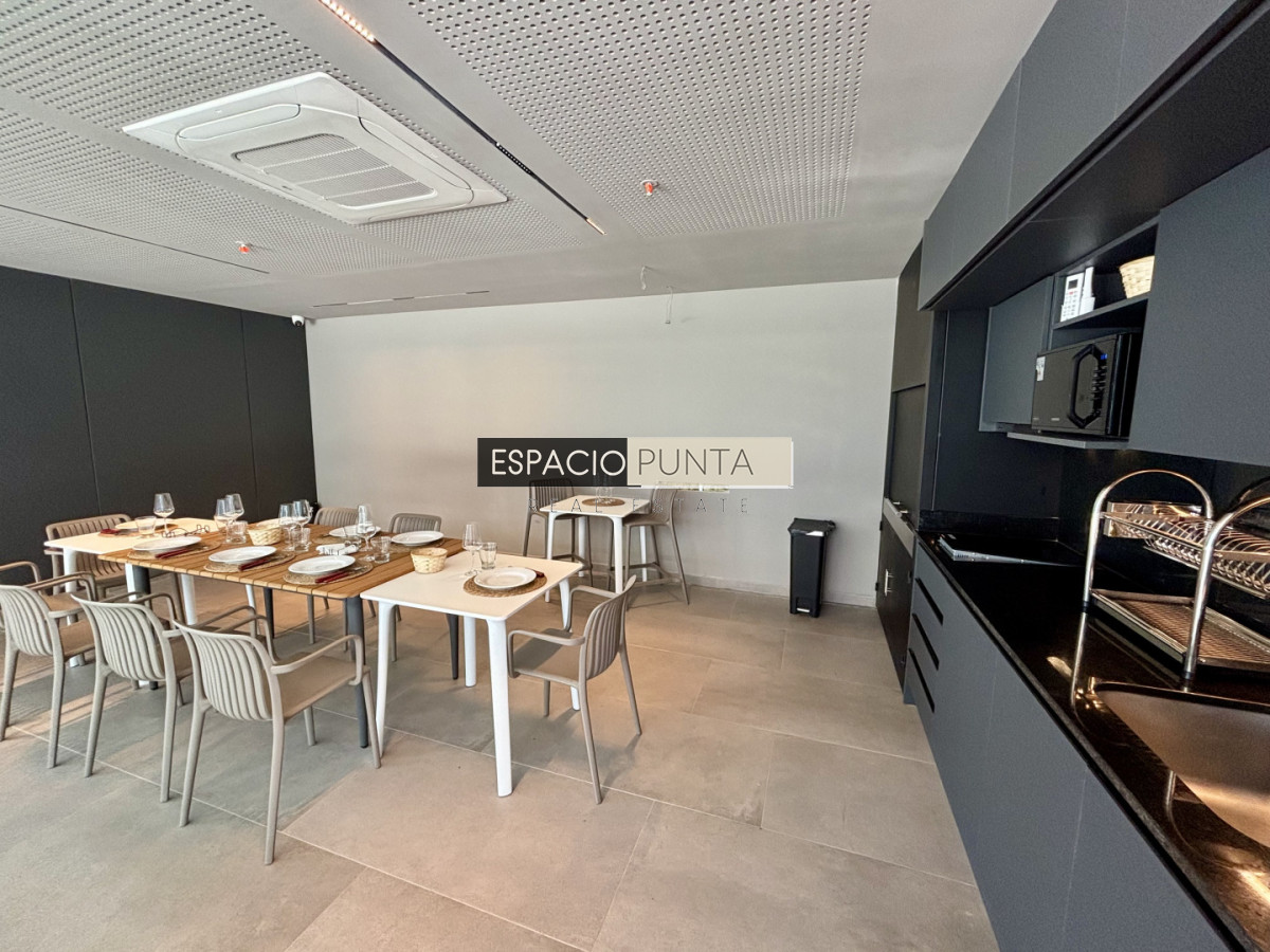 Apartamento ID.4696 - TORRES DEL ESTE | 2 dorm 2 baños desarrollo de lujo en Av. Chiverta, Punta del Este