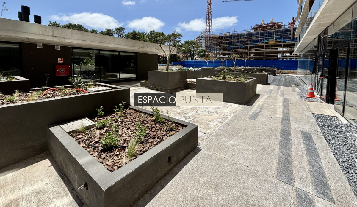 Apartamento ID.4696 - TORRES DEL ESTE | 2 dorm 2 baños desarrollo de lujo en Av. Chiverta, Punta del Este